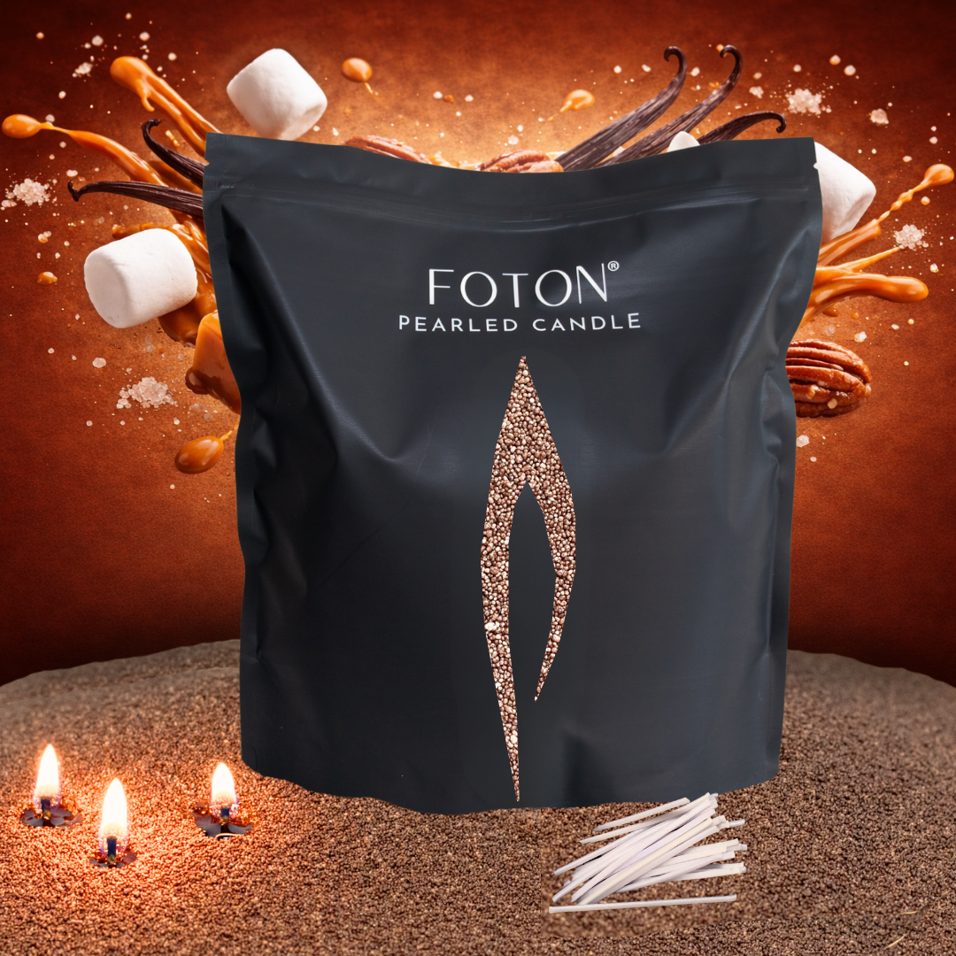 Black Foton Pearled Candle grande bag displayed against a warm caramel-themed backdrop with caramel splashes, vanilla pods, pecans, marshmallows, and soft glowing candle flames, with cotton wicks placed in front.